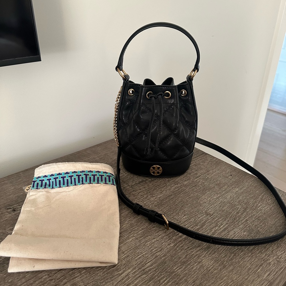 TORY BURCH - Quilted mini bucket bag